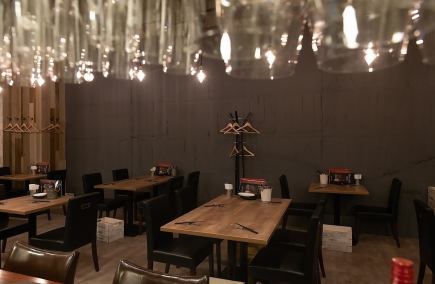 【월 ~ 나무 한정!】 생맥주 & 사워 & 칵테일 & 소주 & 와인 등 2 시간 음료 무제한 ⇒ 2200 엔 (세금 포함)