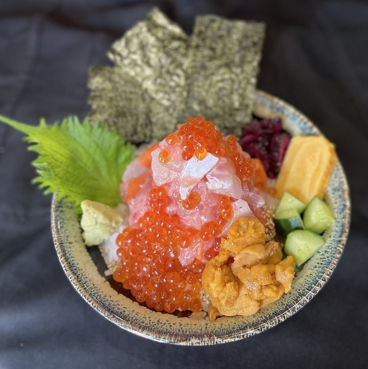 こだわりのアナゴ料理を中心に豊洲市場直送の海鮮をご提供！