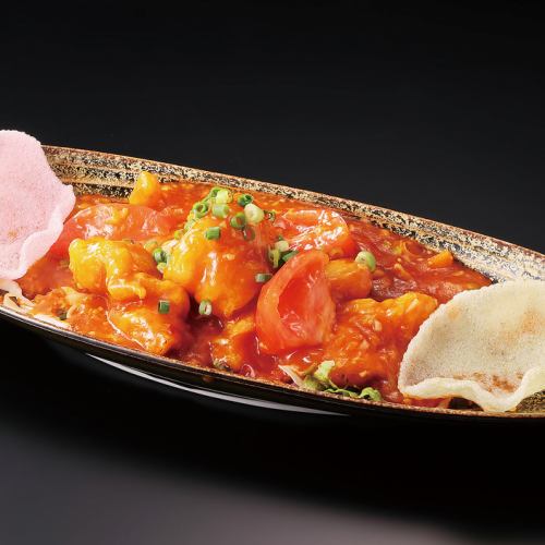 신선한 토마토 새우 칠리 소스