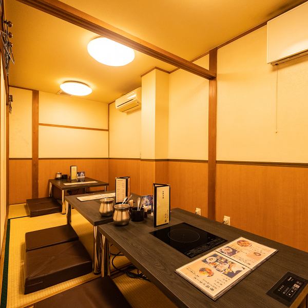 [The tatami room is perfect for drinking parties and banquets, and can accommodate up to 18 people!] The tatami room is a semi-private room separated by a threshold, so we can flexibly accommodate everything from small parties to large parties! Company Ending banquets and drinking parties are also welcome!