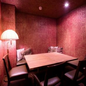 ~ Completely private room ~ A special private room is available at the back of the store ... Recommended for dates on special occasions and girls-only gatherings where you want to enjoy a relaxing chat.If you wish, we recommend you to make an early reservation.