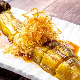 Warm deep-fried eggplant