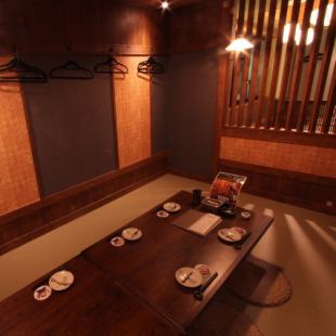 일본은 「화」의 공간.다리를 펴 진정 마치 집에있는 것 같은 편안한 다다미 방입니다.맛있는 요리와 술에서 더운 여름 밤을 느긋하게 보내 시지 않겠습니까?