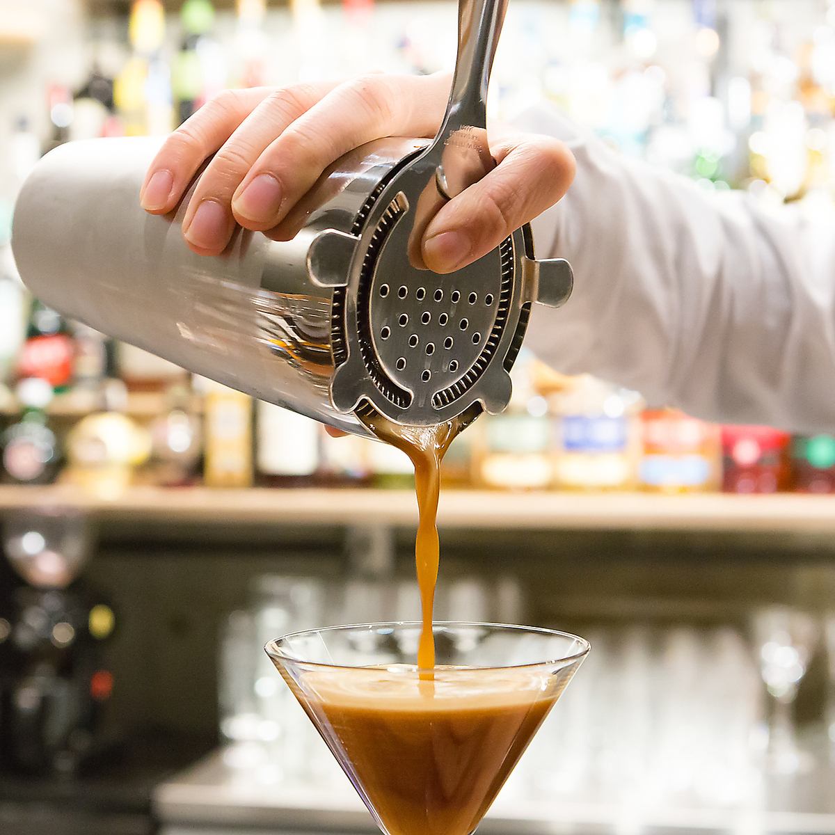 鉄筋コンクリートのおしゃれ空間でほろ酔いのひと時を。