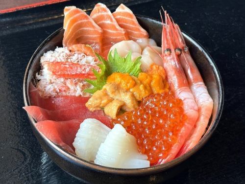 豪華８種よくばり丼