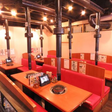 [Box table seat enhancement ☆] In our shop, 8 seat table 2 seat / 4 seat table 4 seat / counter 8 seat can be used widely according to the application.Have a nice time with a cozy atmosphere and delicious grilled meat.There is also an all-you-can-drink drink that you can use from one person, so you want to enjoy the grudge!