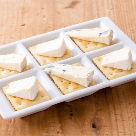 Assortment of 2 types of cheese (Camembert cheese & blue)