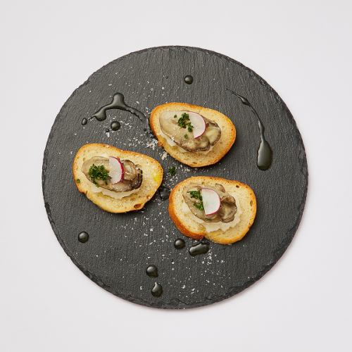 能登牡蛎オイル煮のクロスティーニ