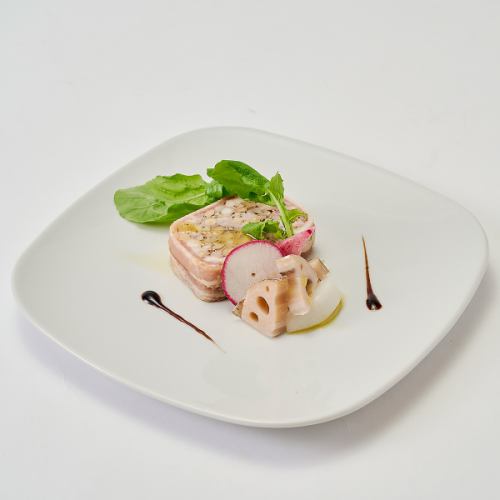 能登豚のパテ・ド・カンパーニュ　数種の根菜添え