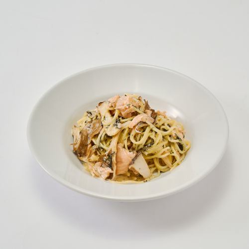 サーモンと岩海苔のクリーム　（生パスタ）