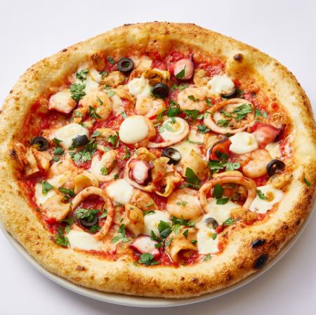 ピッツァ　ペスカトーレ　～魚介類とハーブたっぷり～     