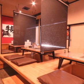This is a tatami room where you can relax like at home.Seats can also be connected together.