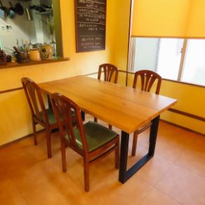 4名様テーブル×2