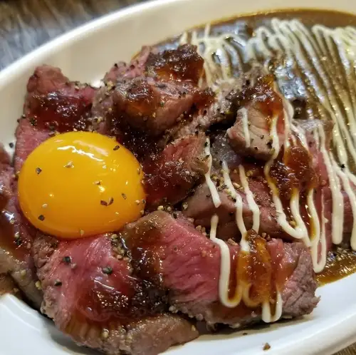 テイクアウト限定!炙りマヨのローストビーフカレー丼!
