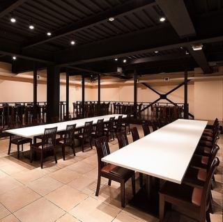 大宴会ホールは会社宴会や忘新年会、2次会等の大規模なご宴会にオススメです。大人数で飲み会なら当店へ!皆様のご来店を心よりお待ちしております!詳細は店舗までお気軽にお問い合わせください。