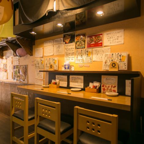 The counter seat is the center of the store! It can be used freely even from one person ♪ I want to drink lightly, a little hungry, in such a case our shop is perfect.Please stop by all means ♪