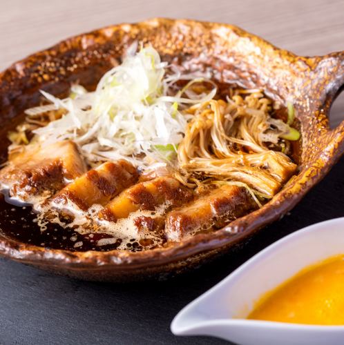 豚の角煮濃厚卵ソース添え