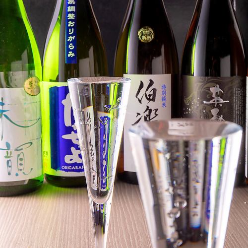 【30種類以上の地酒が全て一杯580円】グラスになみなみと！