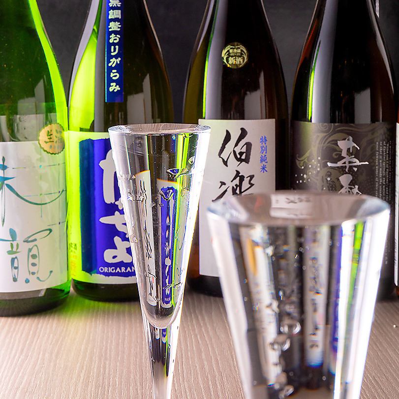 常時30種の日本酒を均一価格でご提供！ぴったりの海鮮と併せて◎