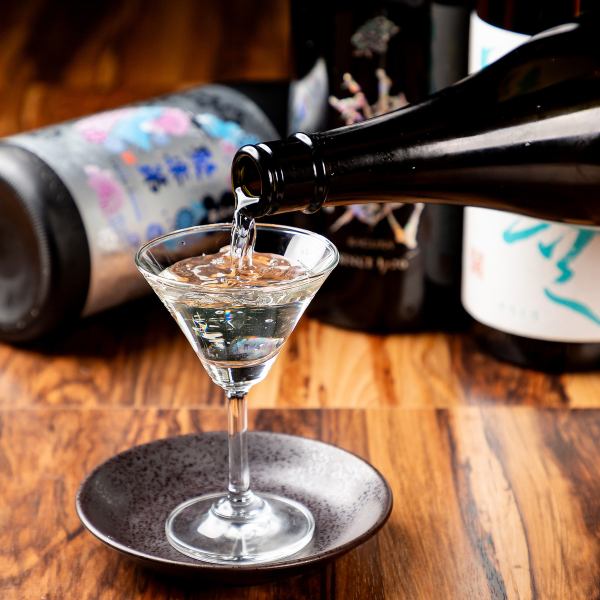 【20種類以上の地酒が全て一杯580円】グラスになみなみと!