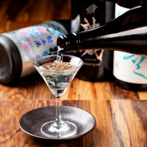 【20種類以上の地酒が全て一杯580円】グラスになみなみと!