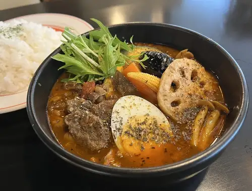 彩り野菜の牛すじカレー