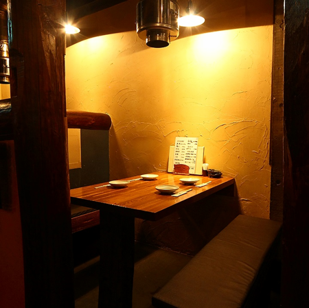 Half-room style table seat is recommended for couple and friends dining with friends ♪