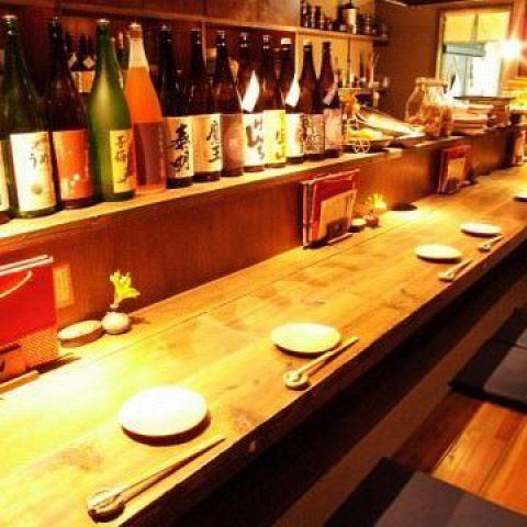 [Counter] We have the perfect space for welcome parties, moms' parties, girls' parties, etc.! The modern interior gives you the warmth of wood, so you can relax and unwind.(Sannomiya Izakaya Japanese food private room)