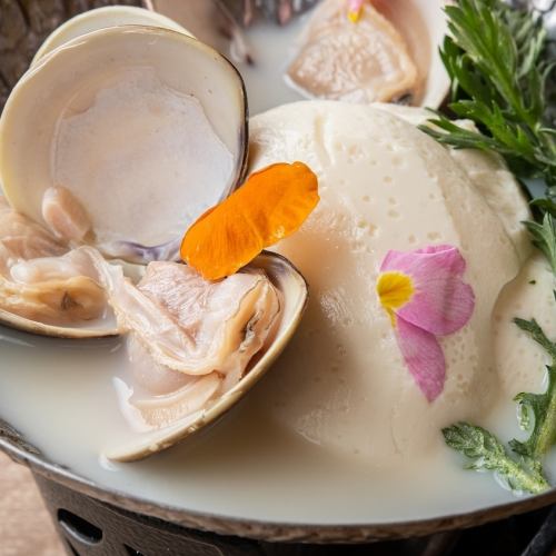 Soy milk yudofu with clam soup