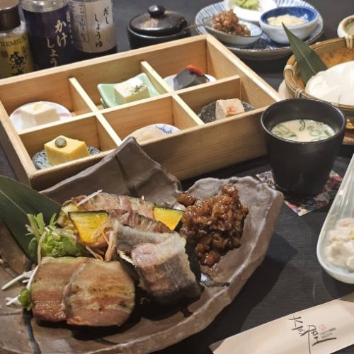 《月替り御膳:11月のメイン【秋野菜と三田ポークの肉巻き野菜】》