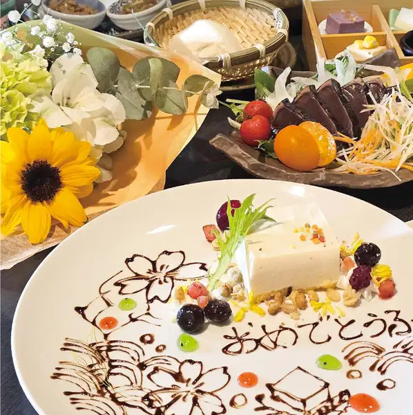 こだわりの丸ごと製法濃厚豆乳でつくる『べっぴん美肌豆乳しゃぶしゃぶ』『豆富料理』『湯葉料理』