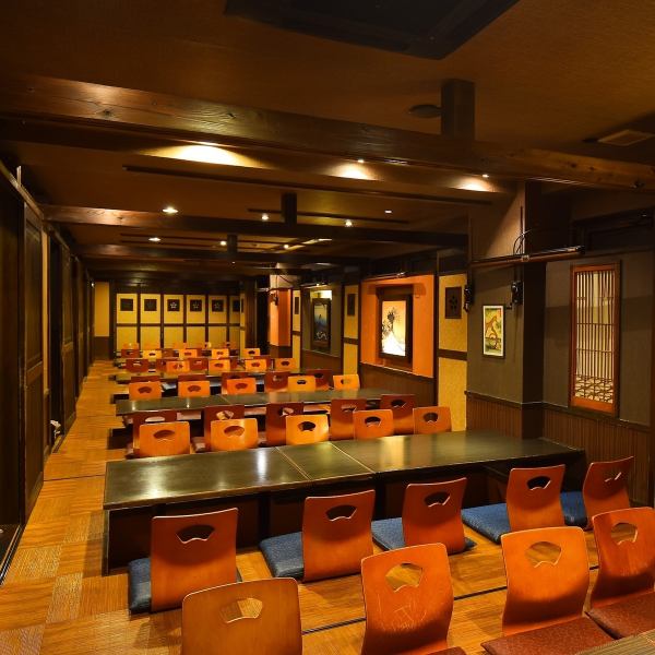 【2025年5月26日＊NEWOPEN】大型宴会でのご利用には50名様程度収容可能なお座敷個室がおすすめです！和を基調とした落ち着きの雰囲気で個室なので周りのお客様を気にすることなく宴会をお楽しみいただけます☆飲み放題付きはコース3,000円～◎お昼の営業はご予約のお客様限定で12時から承っております。