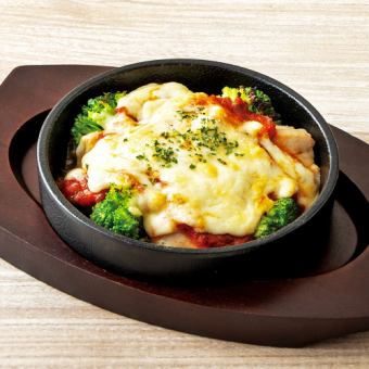 チキンとブロッコリーのトマトチーズ焼き