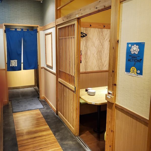 落ち着いた雰囲気の清潔感溢れる店内はテーブル席や個室、掘り炬燵のお座敷など充実!女子会や合コン等、様々なシーンでご利用下さい。周りが気にならないプライベート空間の個室もご用意。人数の相談やお席の詳細などお気軽にお問い合わせください☆