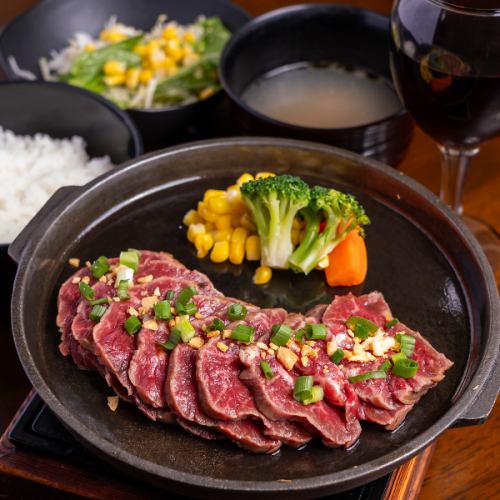 [Perfect for girls' nights out!] We also have aged skirt steak in addition to hamburgers... ★From 1628 yen (tax included)