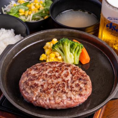 東京メトログルメランキング肉部門第一位《とろけるハンバーグ》は超エアリー。