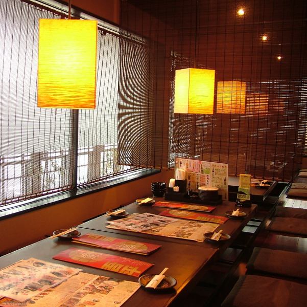 For a small number of people, lower the partition into a semi-private room.In the case of a large number of people, the partition can be removed and up to 20 people can have a banquet ♪