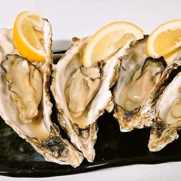 【名物、牡蠣ガンガン焼き】2個で660円（税込）♪ぷりっぷりの身でジューシー！