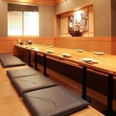 在最多可容纳 46 人的完全私人房间内进行 hori-kotatsu