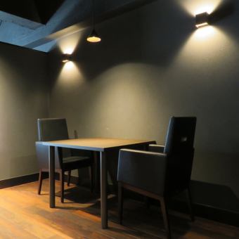 [Table seats for 2 people] The calm atmosphere of the restaurant is fully equipped with table seats so that you can enjoy your meal slowly.Despite being in a good location just a 1-minute walk from Akasaka Mitsuke Station, it is a luxurious and calm space.We will propose seats according to your needs, so please feel free to contact us.《Akasaka / Mitsuke / Date / Anniversary》