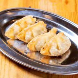 Fried dumplings (4 pieces)