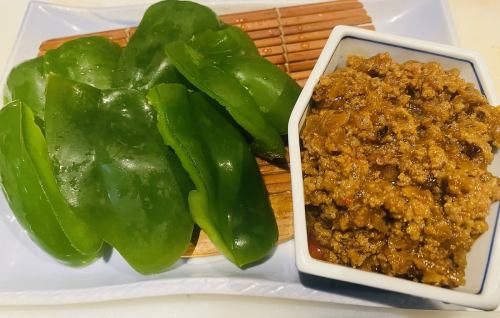 Crispy peppers and spicy meat miso