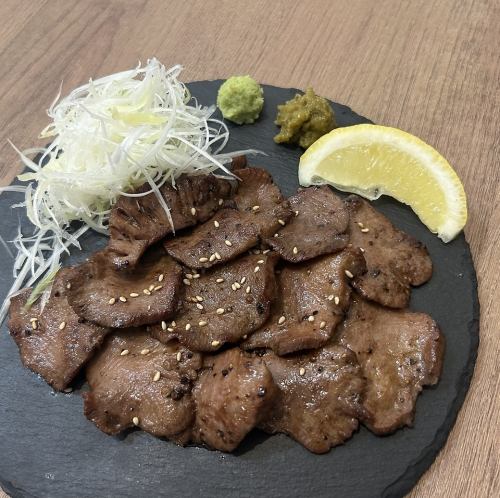 Grilled beef tongue with salt and green onions