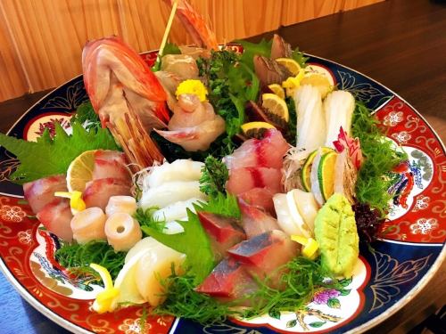 愛媛真鯛、生銀鱈魚等5種鮮魚拼盤！