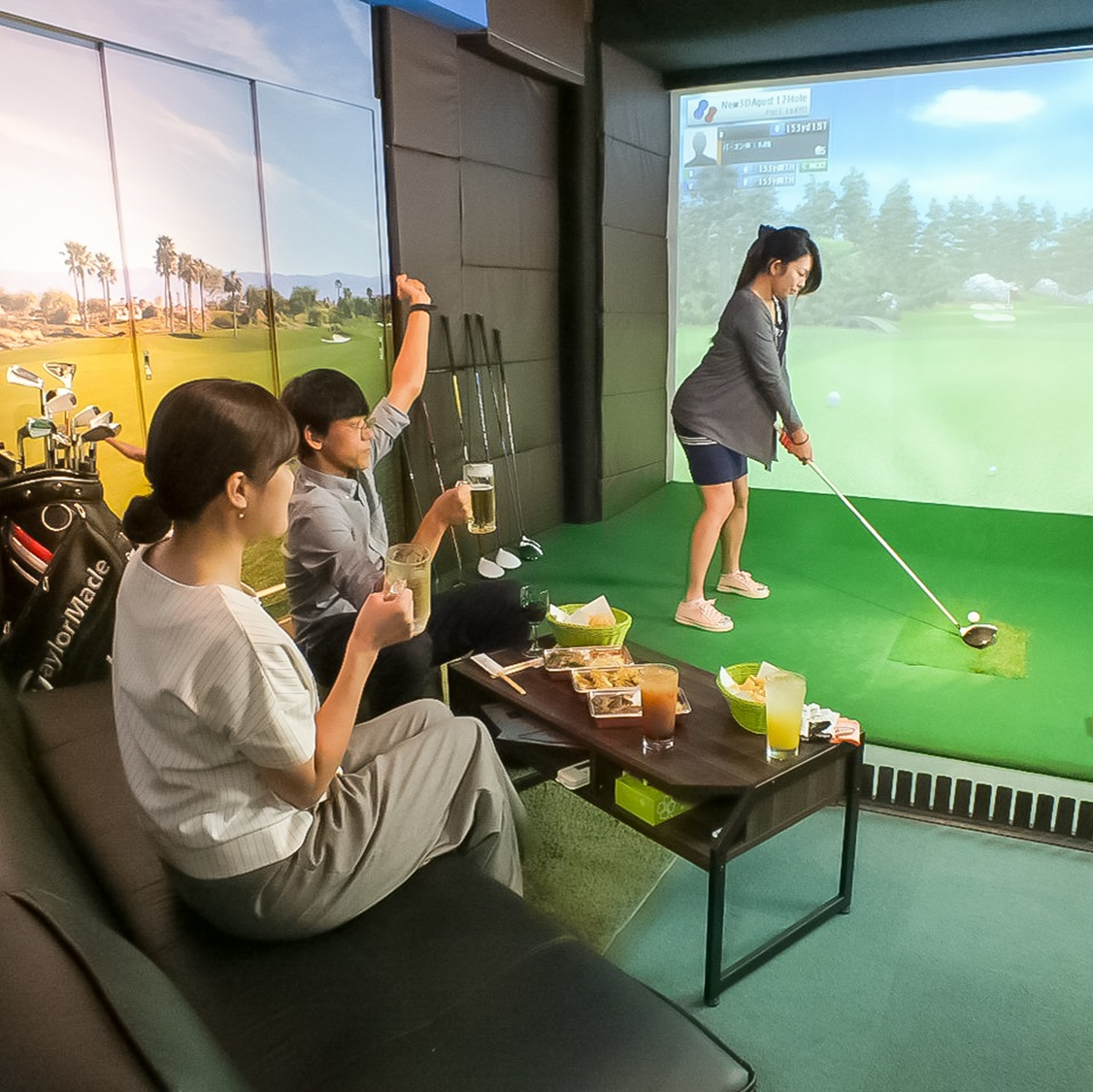 There are 4 completely private simulation golf rooms with left-hand batting.