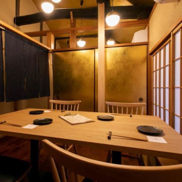 [Reservation required for seats in popular private rooms !!] There are semi-private room table seats on the 2nd floor, and there are 2 tables for 4 people ♪ Up to 8 people can be used for birthday parties and girls It's perfect for meetings and family meals ♪ For birthdays and anniversaries, we can prepare a message plate for +1,000 yen! Please let us know when you make a reservation ♪
