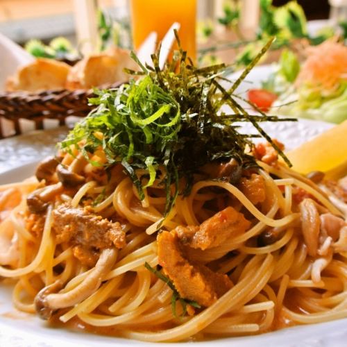 We have various kinds of potted fried pasta.