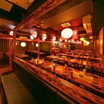 魅惑の肉料理と楽しいアクティビティが楽しめる贅沢な貸切パーティースペース!シュラスコやステーキなどの自慢のメニューを堪能しながら、シャンパンタワーやビンゴなどのアイテムでパーティーを一層盛り上げましょう。超大型LEDモニターやカラオケも準備しており、思い出に残るひとときを過ごせます。