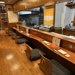 파고타츠식, 좌석 의자와 카운터.넓고 장인의 기술을 가까이에서 느낄 수 있습니다.