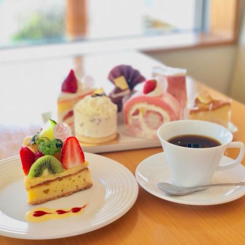 Homemade cake set♪Comes with a drink for 726 yen (tax included)